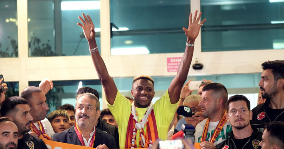 Victor Osimhen, Galatasaray tarihindeki 206. yabancı futbolcu oldu