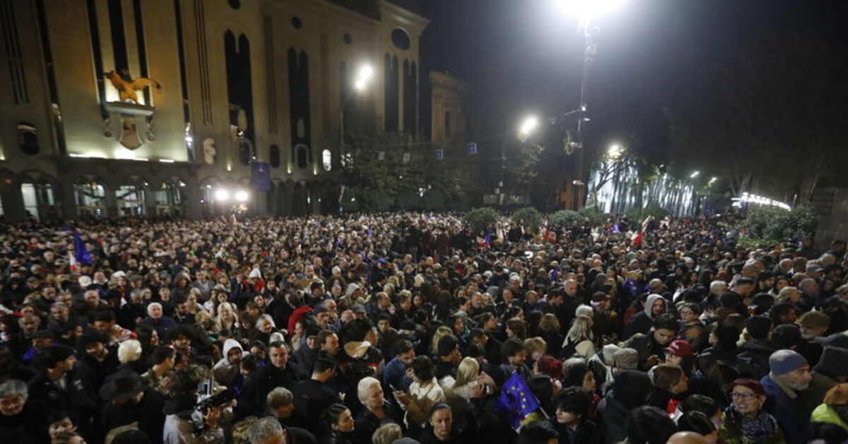 Gürcistan’da tartışmalı seçim: Sonuçları kabul etmeyen Cumhurbaşkanı Zurabişvili ve muhalefetten protesto gösterisi