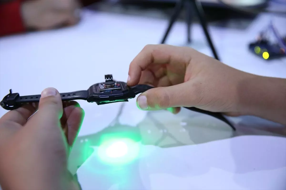 Öğrencilerden ‘Akıllı Bileklik’ Ödülü