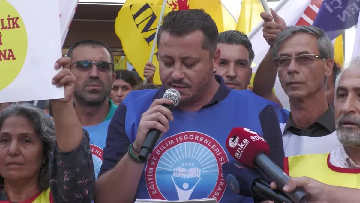 Öğretmenlik Kanunu’na İzmir’den Protesto