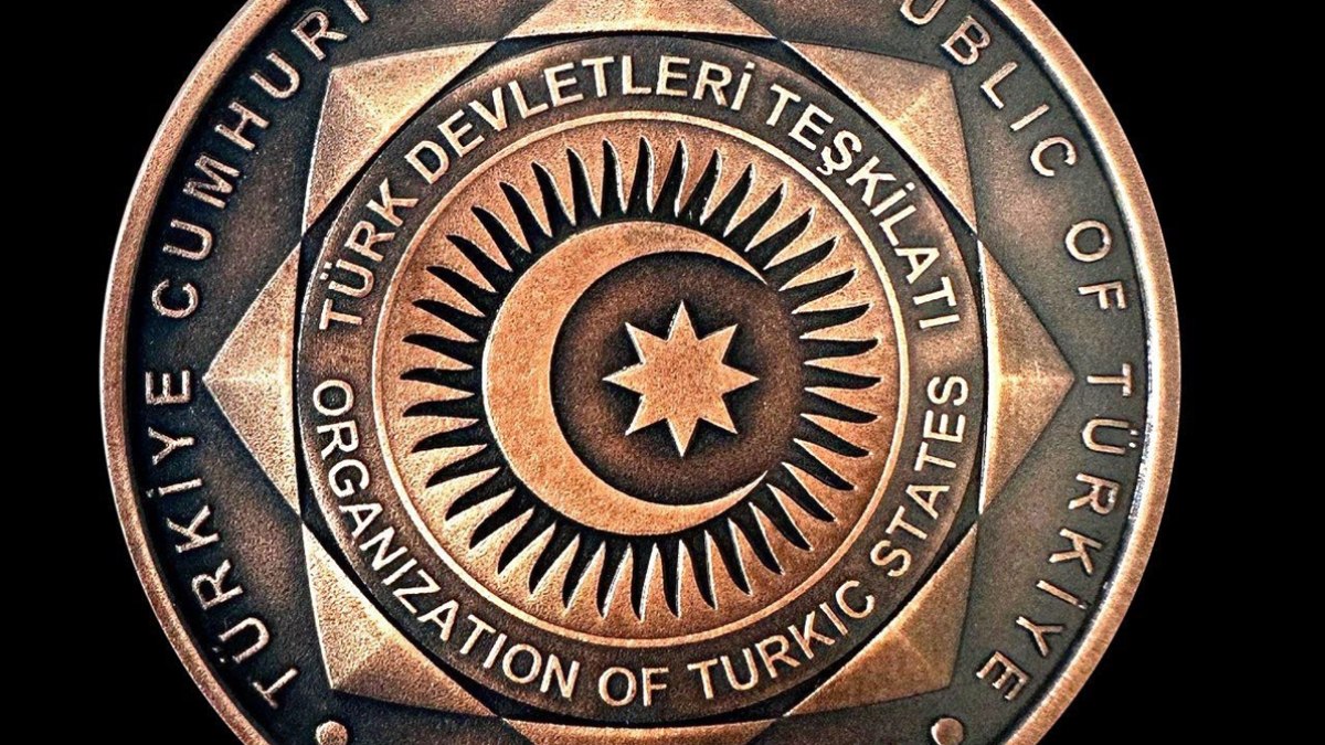 Cumhurbaşkanı Erdoğan’dan TDT Devlet Başkanlarına hatıra para hediyesi