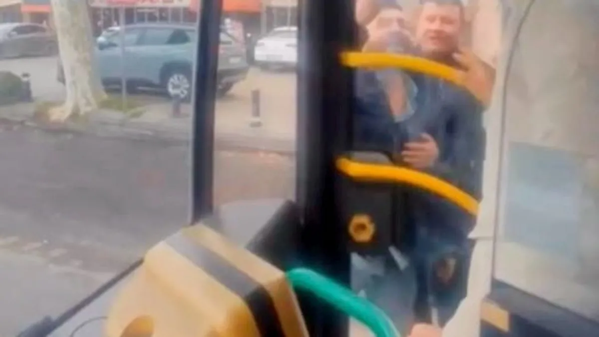 İstanbul Fatih’te yol verme kavgası! Taksi şoförü İETT’nin önünü kesti