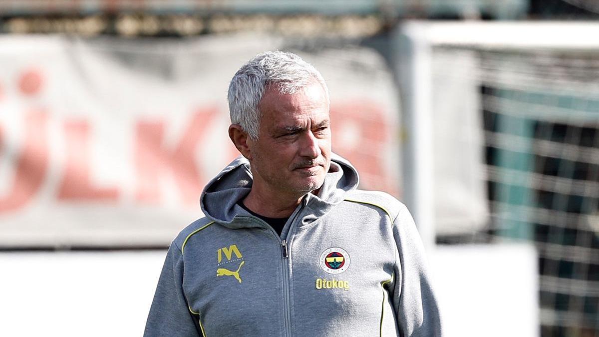 Fenerbahçe’de Jose Mourinho’dan, Galatasaray derbisi öncesi toplantı! Sözleri dikkat çekti…