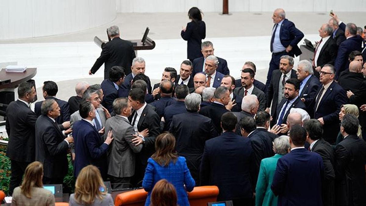 Meclis’te ‘İmamoğlu’ tartışması!  Kolonya şişesi fırlatıldı | Video Haber