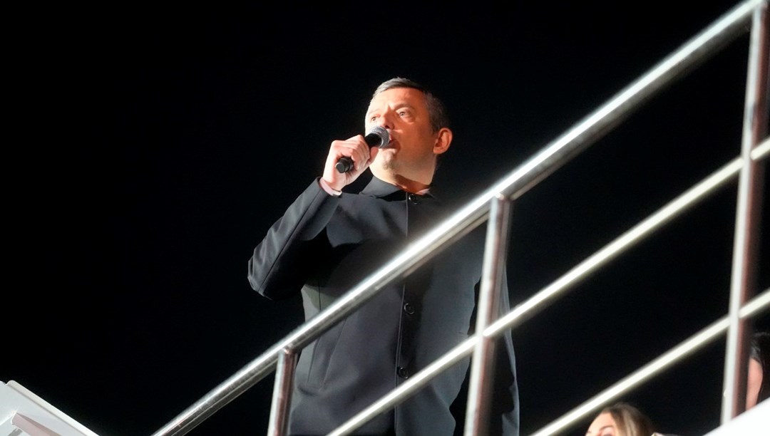 Özel Saraçhane’de toplananlara seslendi: Ekrem İmamoğlu’nun yanında olmaya devam edeceğiz